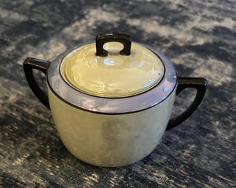 Azucarero vintage de loza brillante con tapa, color bígaro/crema/negro, fabricado en Japón, en excelente estado.