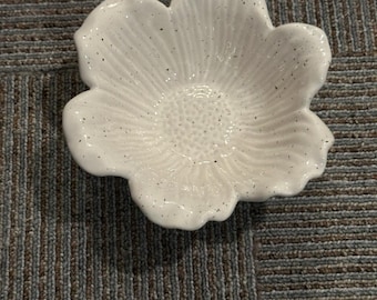 Vintage Blumenschale Trinket Grasslands Road Detaillierte Keramik Poppy 6 "Wide Cream