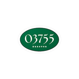 Peut inclure: Un autocollant ovale avec un fond vert foncé et du texte blanc. Le numéro "03755" est affiché au-dessus du mot "Hanover". L'autocollant a une bordure blanche et est placé sur un fond blanc.