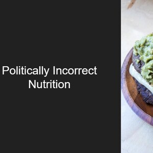 Può includere: Un piatto di legno presenta un hamburger con guacamole, formaggio e un patty scuro, insieme a ciccioli. Il testo "Politically Incorrect Nutrition" è su sfondo nero. Il cibo è disposto su un piatto di legno.