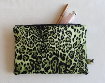 Borsa trapuntata essenziale con cerniera - Edizione limitata leopardata verde