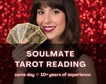 Può includere: Una donna tiene in mano carte dei tarocchi con un design dorato. L'immagine presenta il testo "SOULMATE TAROT READING" e "same day 10+ years of experience" su sfondo rosso.