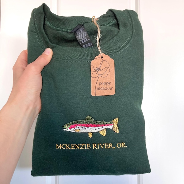 魚と水域をモチーフにしたカスタム刺繍入りクルーネック