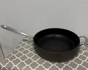 All-Clad Metalcrafters Non-stick 4 QT/ 3.8L Fring Pan Skillet. In great condition.