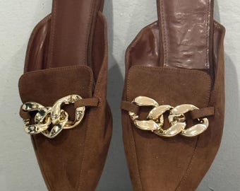 Women Flat Toe Backless Loafers Metal Chain Slides Size 9/1/2. Suede looking