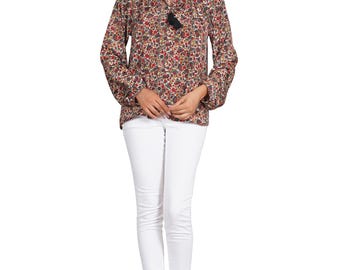 Top estilo campesina de rayón con estampado floral bohemio: Blusa vintage con borlas