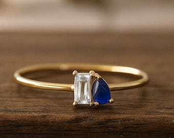 Caitlyn Minimalistによるミニ トワ・エ・モア 誕生石リング • カスタムバゲット＆ペアカットプロミスリング • カップルジュエリー • クリスマスギフト • RM147
