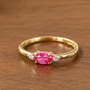 Bague rubis argentée, bague rubis délicate, argent vermeil, bague empilable rubis rouge minimaliste, cadeaux de pierre de naissance de juillet, cadeaux uniques pour femme femme maman