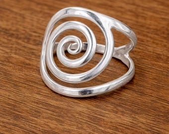 Anillo espiral de plata de ley hecho a mano – Joyería minimalista en espiral