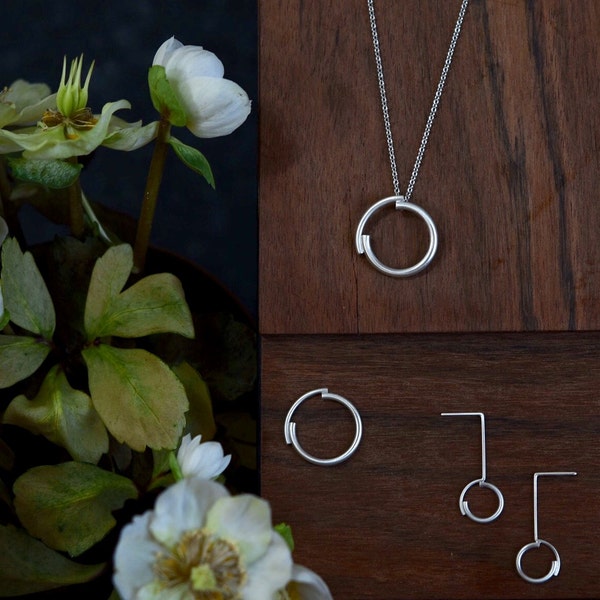 Set de bijoux modernes en argent collier