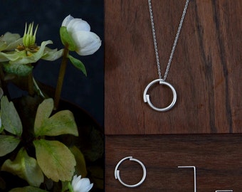 Full set of modern jewelry