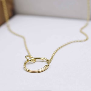 Interlocking circle necklace, gold plated