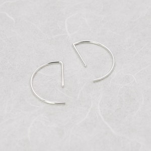 Dainty half circle earrings in silver Shiny