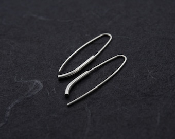 Boucles d'oreilles dépareillées en argent à design organique | Bijoux artisanaux modernes