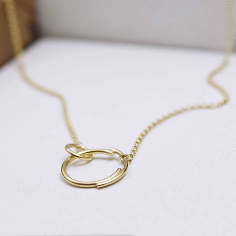 Collier deux anneaux entrelacés en or Vermeil image 1