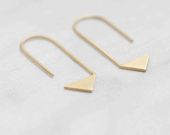 Boucles d'oreilles triangle traversant, Bijoux minimalistes fabriquées en France