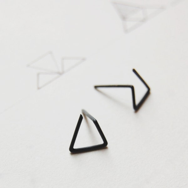 Boucles d'oreilles puces triangles argent noir, fabriqué en France à Paris