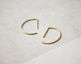 Open hoop earrings in gold,  Half hoops