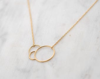 Collier cercles entrelacés en vermeil – bijou minimaliste fait main à Paris