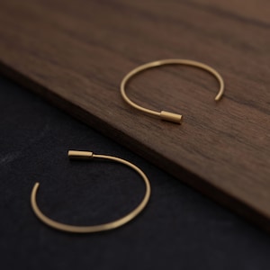 Gold open hoops, timeless hoops, everyday outfit