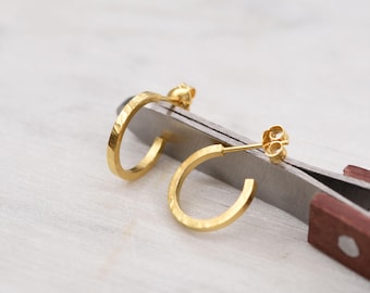 Créoles martelées en vermeil • Boucles d’oreilles minimalistes faites à Paris