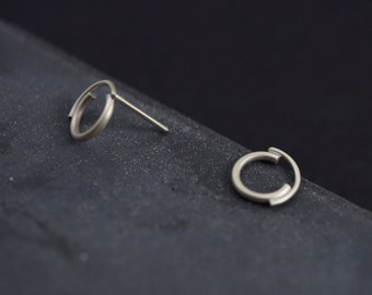 Stylish stud earrings with concentric circles
