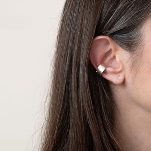 Contour d'oreille en argent fabriquée à la main - Design minimaliste, bijoux d'oreille non percés