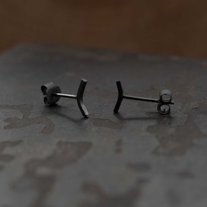 Curved bar stud earrings in silver square wire