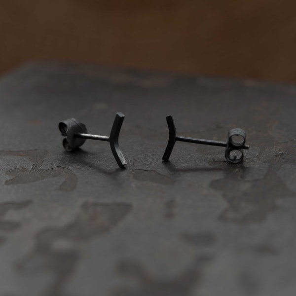 Curved bar stud earrings in silver square wire