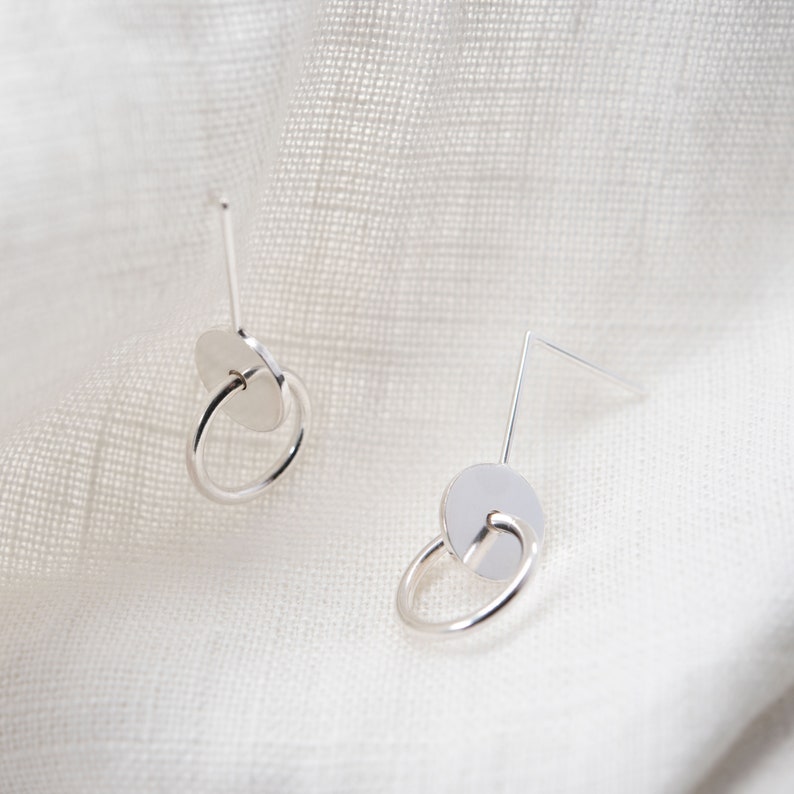 Silver urban earrings, dot circle linked Sterling silver