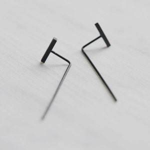 Long silver threader earring, modern jewelry image 2