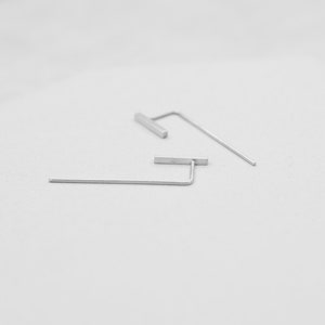 Minimalist bar ear-jackets in silver image 10