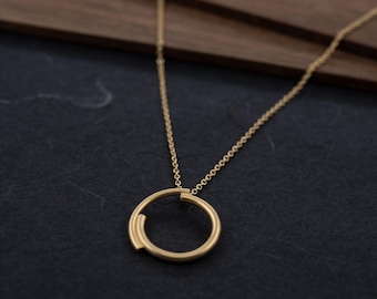 Collier cercle en vermeil – Collier doré minimaliste fait main à Paris