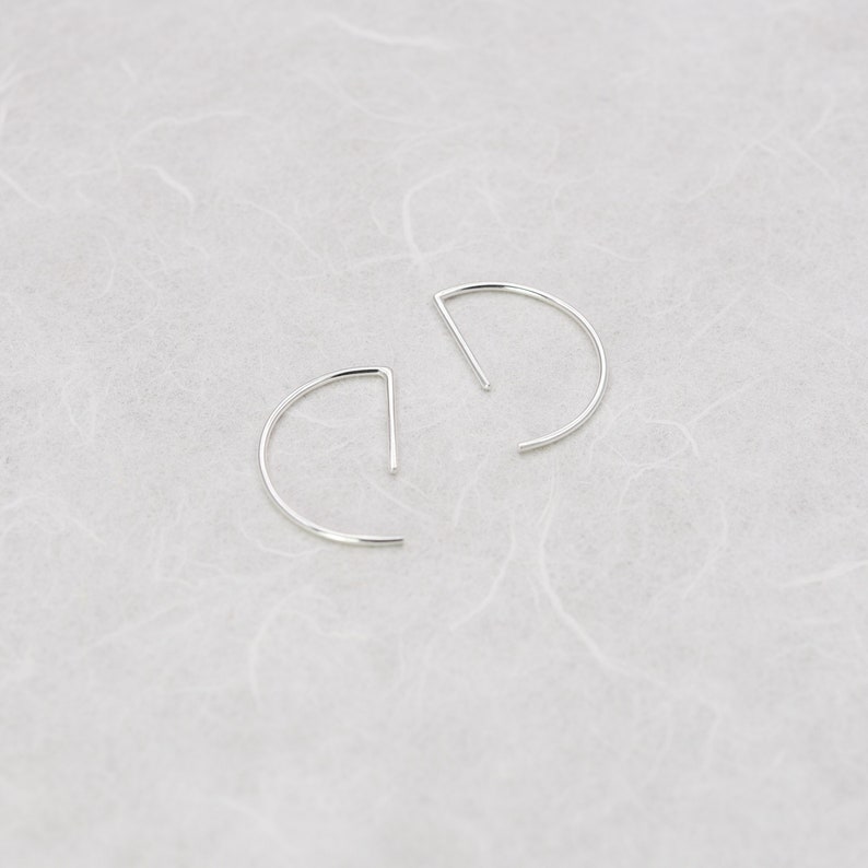 Dainty half circle earrings in silver Shiny