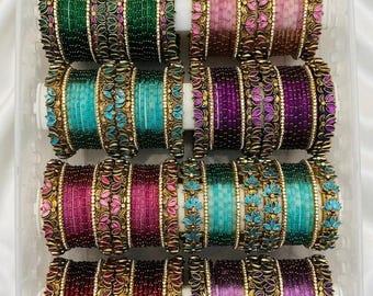 Handgemachte Seidenfaden-Armreifen mit antiken Kundan-Arbeiten