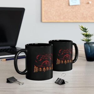 Taza negra retro de Diablo 1 para PC, taza de café vintage de RPG, ideal para gamers, regalo de videojuego clásico. imagen 2