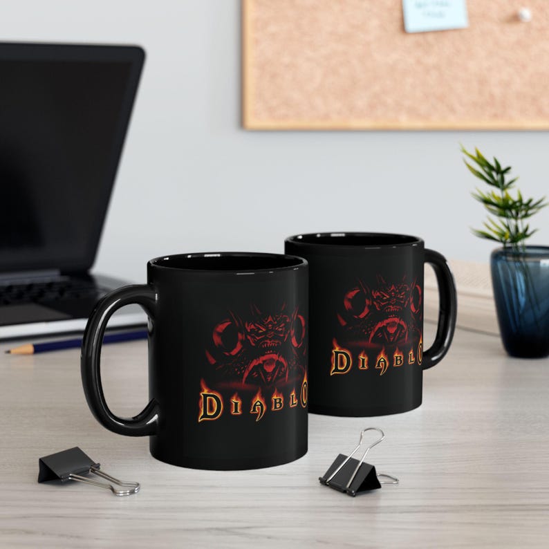 Taza negra retro de Diablo 1 para PC, taza de café vintage de RPG, ideal para gamers, regalo de videojuego clásico. imagen 2
