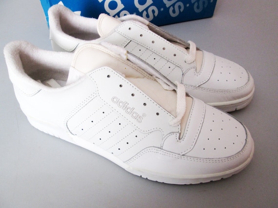 adidas white tennis shoes mens