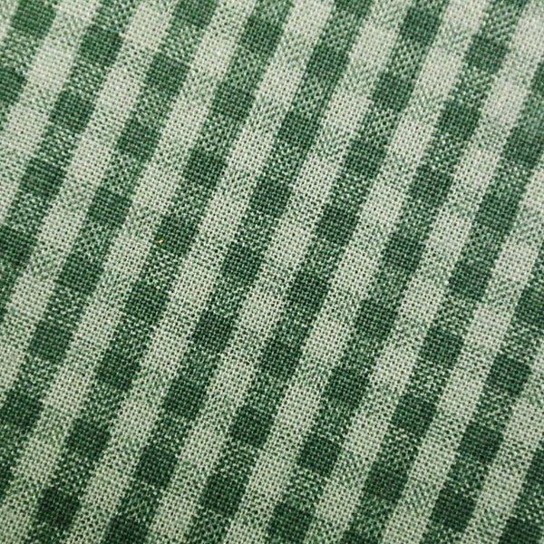 Vintage 1970s quilt fabric in highquality unused cotton fabric with tiny small printed freen checkered pattern