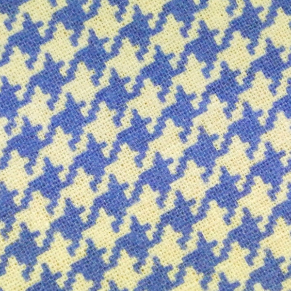 Vintage 1960s quilt fabric in highquality unused cotton with printed blue so called dogteeth pattern on light beige bottomcolor