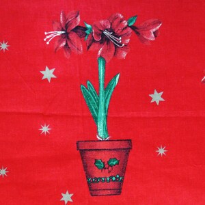 Vintage 1980s Christmas fabric in highquality unused cotton/ synthetic with LARGE green/red printed Christmas AMARYLLIS flower-in-pot motive
