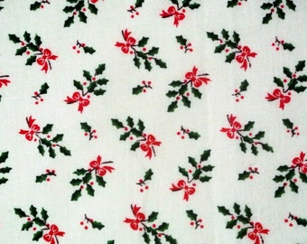 Vintage 1970s cotton fabric with printed red/ green Christmas leafe/ rosette pattern on bonewhite bottomcolor