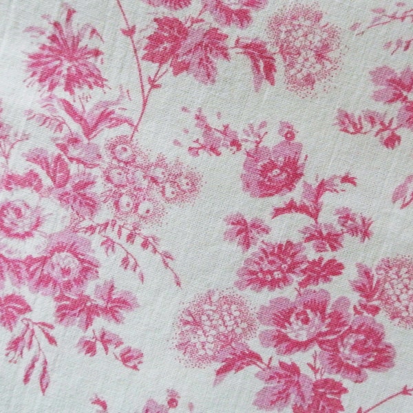 Vintage 1970s quilt fabric in highquality prewashed cotton with printed cerise pink flower boquet pattern on creame white bottomcolor