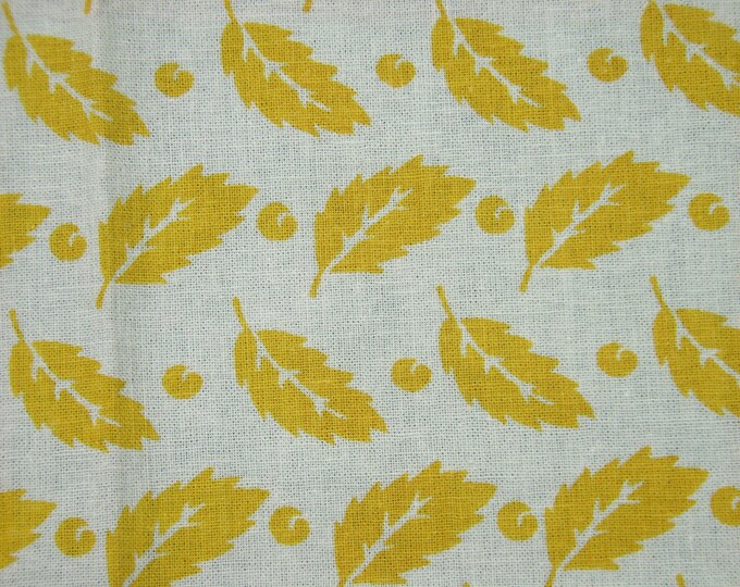 Vintage Quilt Fabric in Highquality Prewashed Cotton With Middlesize Printed Yellow Leafe