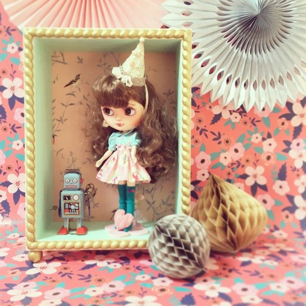 Blythe Doll display, shelf for doll,wooden handmade box, pink bird pattern, diorama, roombox dedicated for Blythe doll