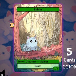 Può includere: Carta fantasy con un ibrido gatto-ragno in un ambiente forestale con una ragnatela. La carta è etichettata "Spider" e "Token Creature - Spider" con il testo "Reach" e 1/2 potenza/resistenza. La carta fa parte di un set di 5 carte.