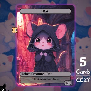 Puede incluir: Una carta de fantasía con un lindo personaje de rata de dibujos animados que lleva una capa con capucha negra. La carta está etiquetada como "Rat" y "Token Creature - Rat". La carta tiene una fuerza/resistencia de 1/1 y el texto "This token can't block." La imagen está sobre un fondo de gatos blancos.