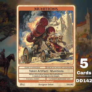 以下が含まれることがあります： 「Munitions」と題されたファンタジーカードは、赤い樽を持つ車輪付きの大砲を操作するゴブリンのような生き物を描いています。カードには、アーティファクトの機能に関するテキストと「Dungeon Delve」というフレーズが含まれています。