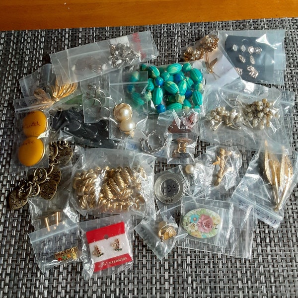 Destash Lot 6 of Vintage Jewelry 24pcs with 3 signed Yours, Occasionally