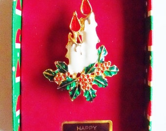 Pin Brooch Broche Candle with Holly White Green Red Christmas Seasonal Vintage Jewelry Vendimia Joyeria Accessories